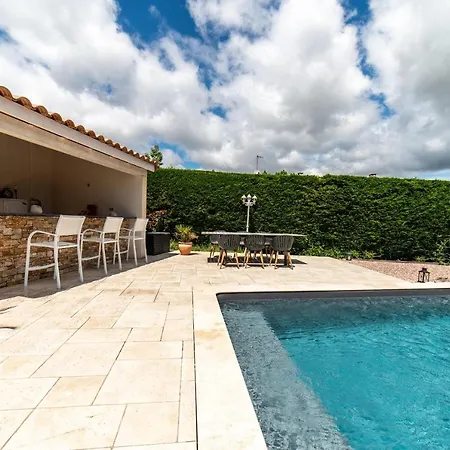 Grand Studio Climatise Avec Piscine - 3 Etoiles Holiday home *